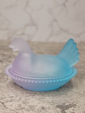 Glass Hen on a nest HON